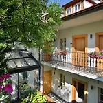 Hotel At The White Lily