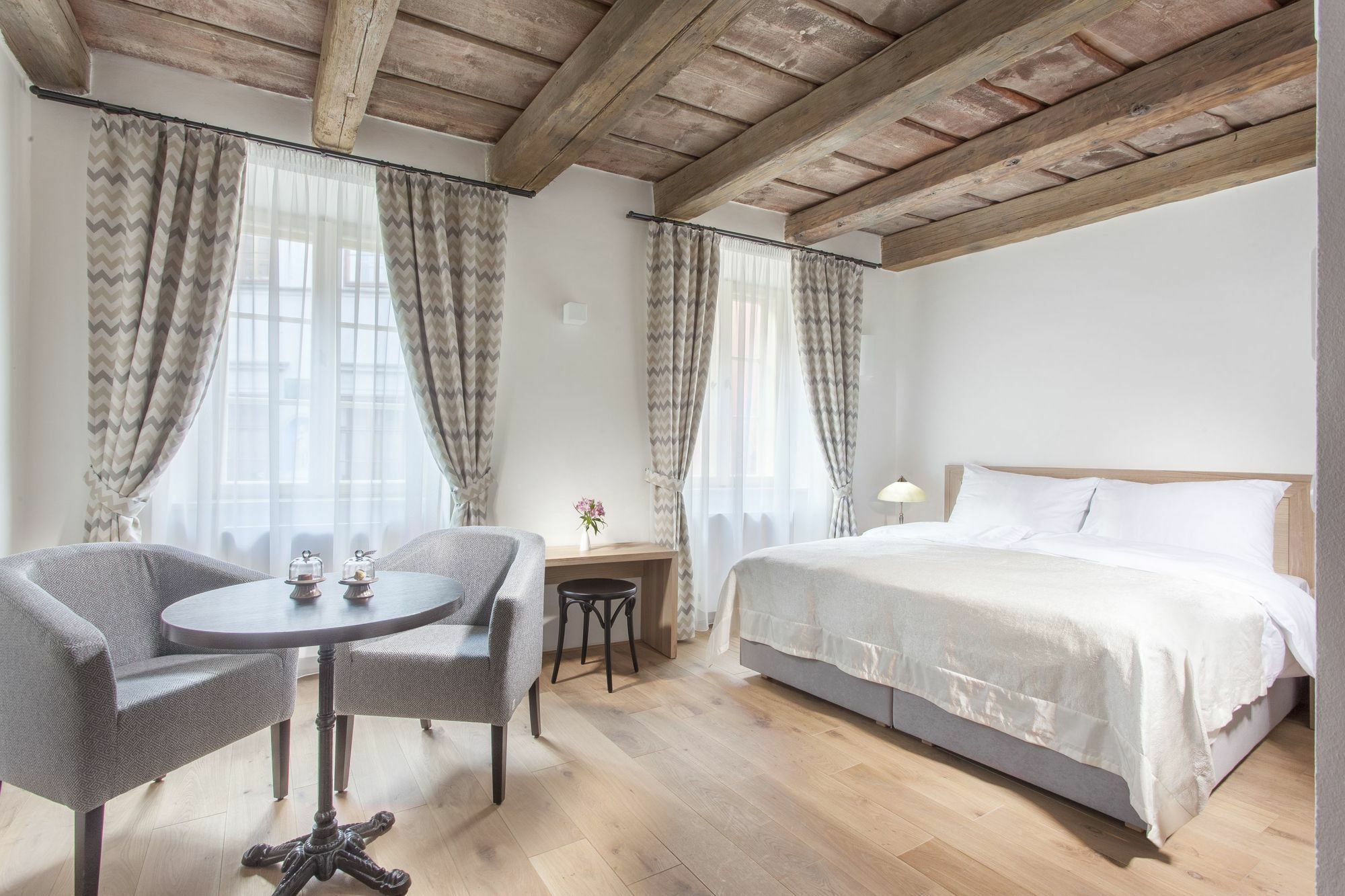 At The White Lily Hotel Prag