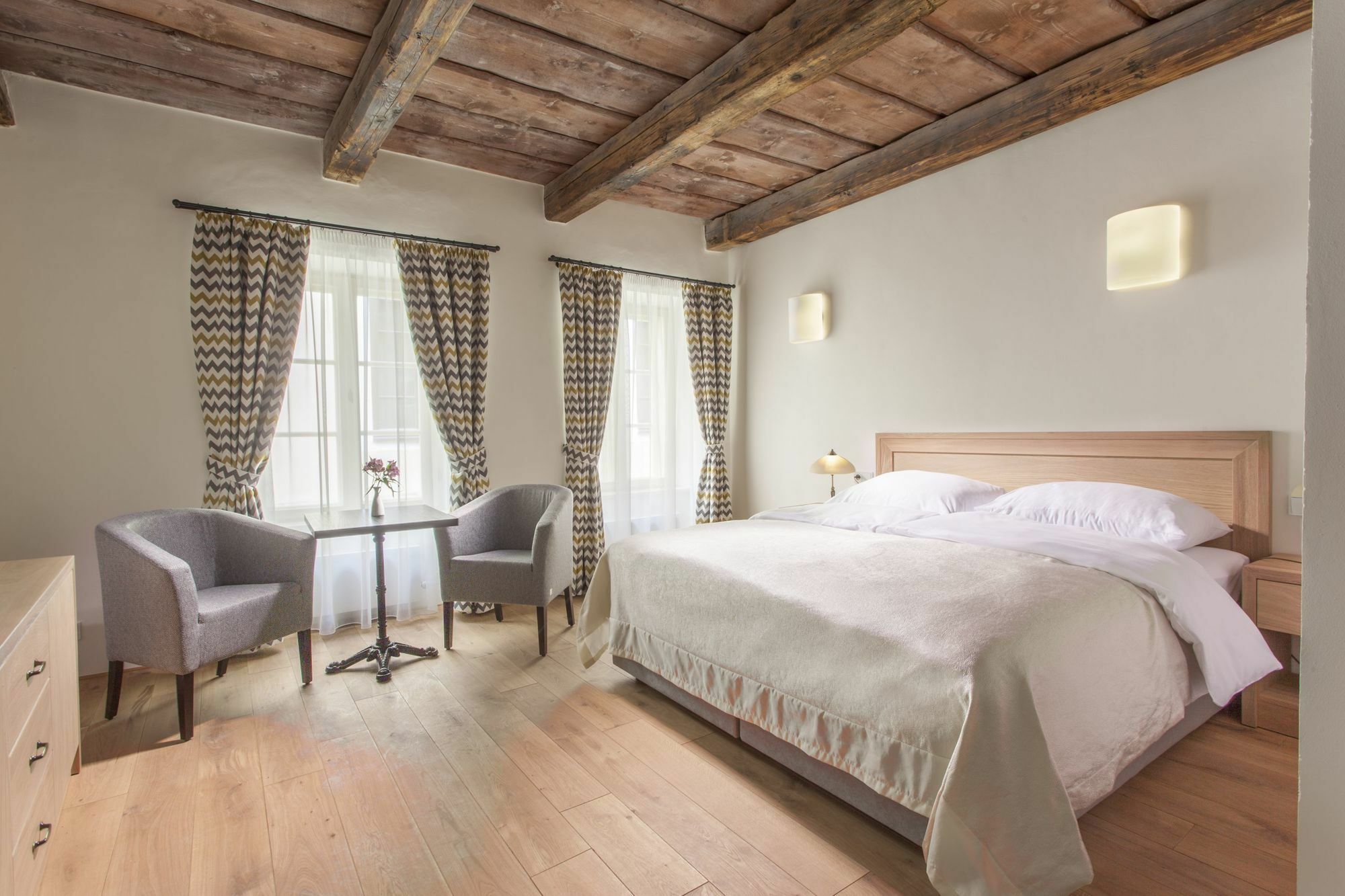At The White Lily Hotel Prag