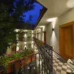 Hotel At The White Lily