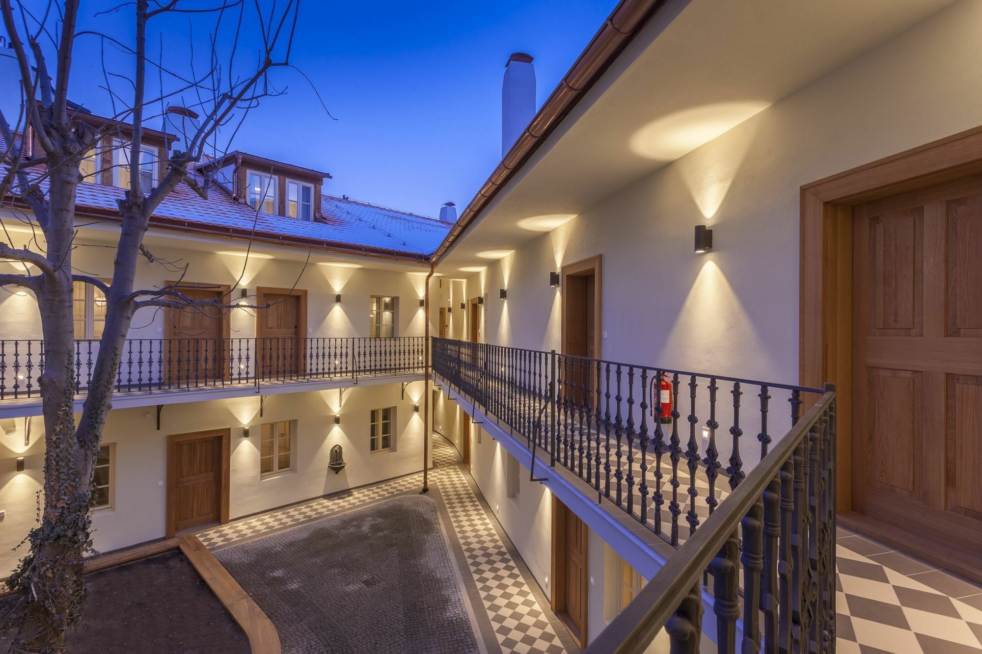 Hotel At The White Lily Praag