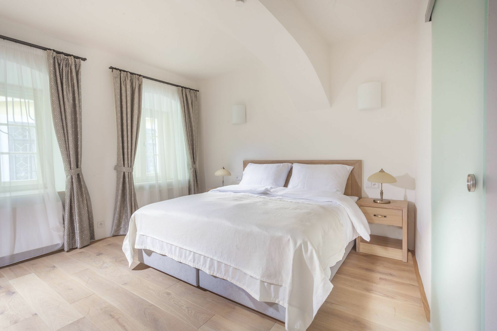 Hotel At The White Lily Praag